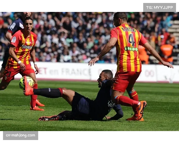 朗斯客场4比1大胜十人摩纳哥，赛义德双响助球队积分追平榜首